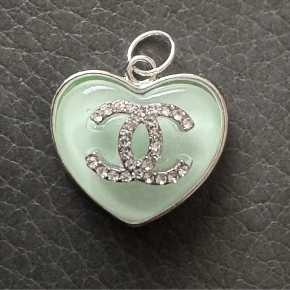 🔥Last one🔥Unique Authentic Chanel Charm Pendant - Picture 1 of 7